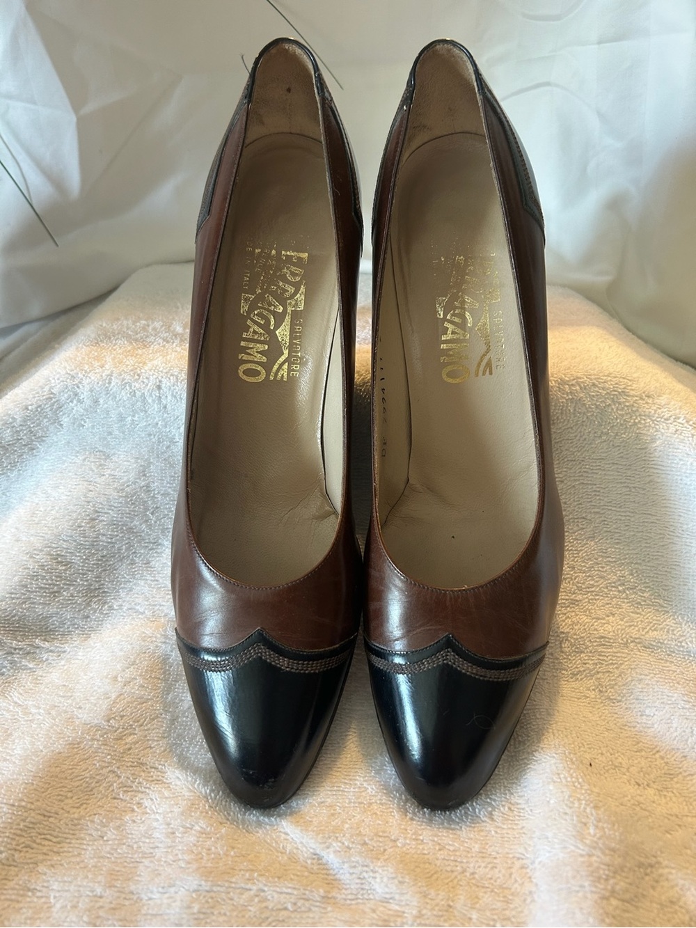 Vintage 90s Salvatore Ferragamo Brown and Black Leather Pumps Sz 8 AA